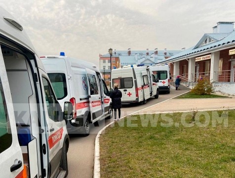 Минздрав прокомментировал очереди из карет «скорой» в новый инфекционный госпиталь