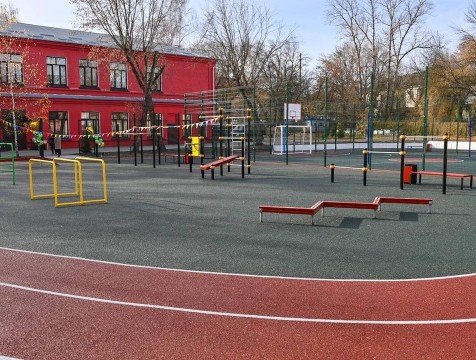 Калужская международная школа готовится к открытию спортивной площадки