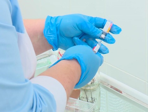 Денисов отследил уровень антител и привился от коронавируса