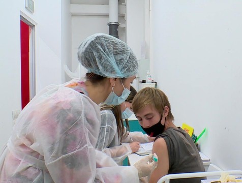 Два дополнительных дня отдыха получат калужане за прививку от коронавируса