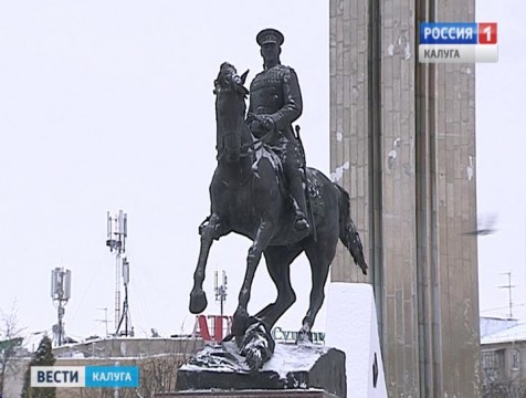 К памятнику маршалу Жукову в Калуге возложили цветы