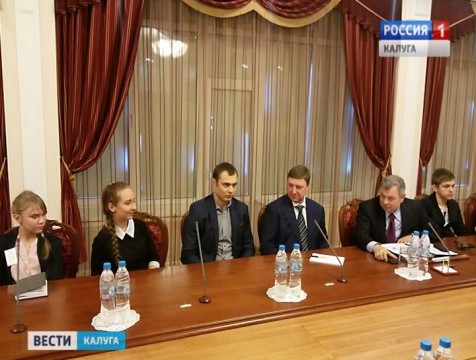 Губернатор посоветовал старшеклассникам учиться на медиков, учителей и инженеров