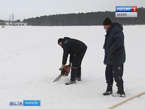 На Яченском водохранилище начали прорубать иордани для крещенских купаний