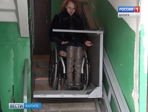 В Кондрове установили первый подъёмник для инвалидов