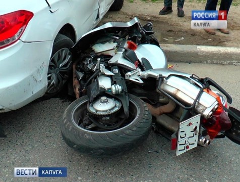 Автомобиль сбил мотоциклиста в Обнинске