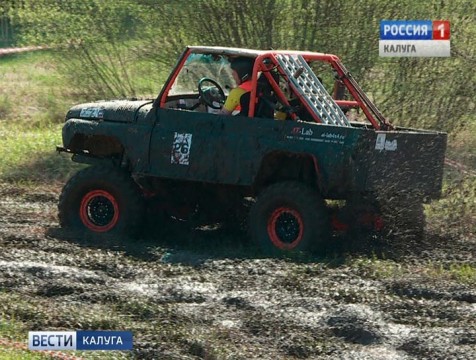 Экстремальные соревнования на внедорожниках прошли в Бабынинском районе
