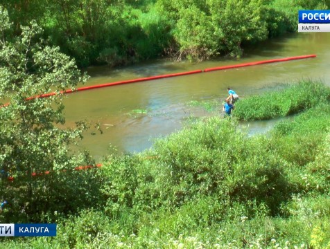 Спасатели оперативно локализовали сброс неизвестного вещества в реку Протва