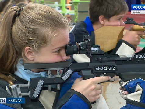 Калужская сборная борется за первое место чемпионата и первенства России по полиатлону