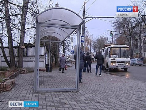 Новые антивандальные остановки не выдержали напора калужских хулиганов