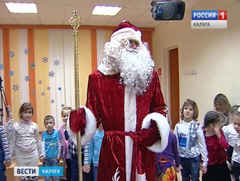Калужские дети поздравили Деда Мороза с Днём рождения