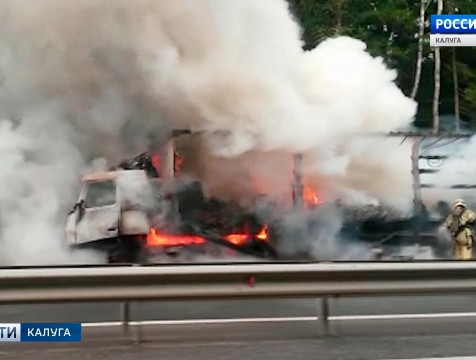 Фура сгорела на калужской окружной дороге