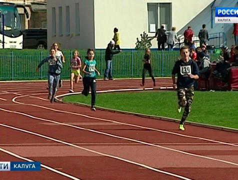 Школьники Малоярославца и Тарусы стали сильнейшими в областных соревнованиях по троеборью
