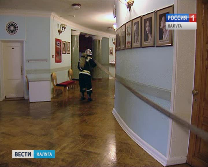 Учения-МЧС-драмтеатр1-1215.jpg