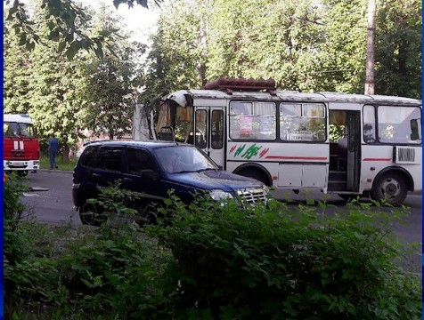 Фура протаранила ПАЗ в Калуге
