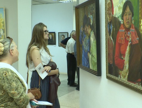 100 картин о путешествиях и семье представила художница Виктория Харченко
