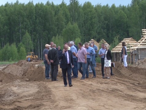 Дорогу и село 40-х годов строят в Медынском районе