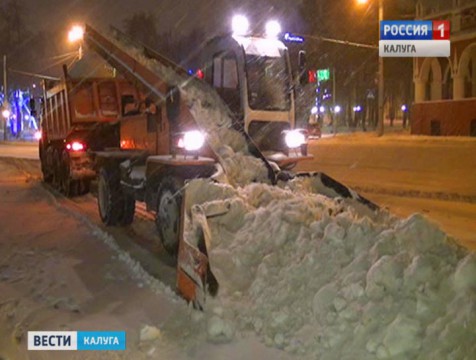 Городские власти ночью проверили ход уборки дорог Калуги от снега