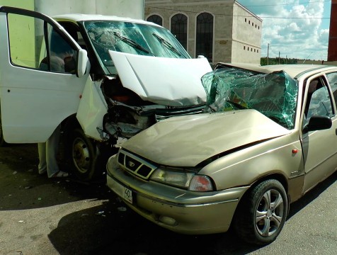 «Daewoo» столкнулась с «Газелью», пострадал пассажир