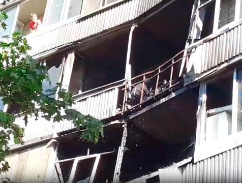 Пожар в Обнинске: спасатели эвакуировали жильцов двух подъездов многоэтажного дома