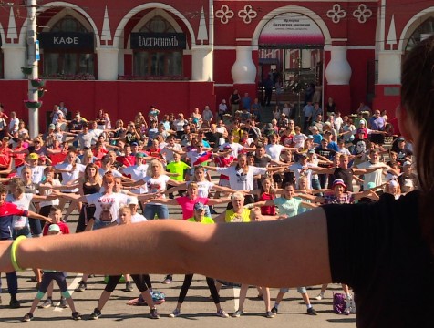 Более 1000 человек приняли участие в зарядке на День физкультурника