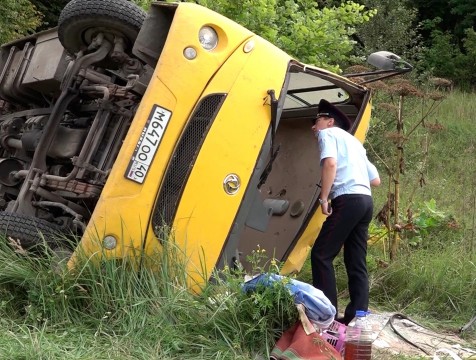 Водитель опрокинувшегося в Авчурине рейсового автобуса мог превысить скорость