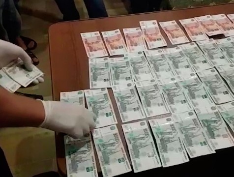 За дачу взятки водитель отправится в колонию на 3 года