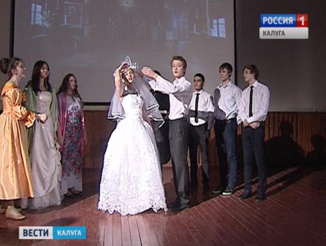 Калужские школьники проводили Год литературы балом