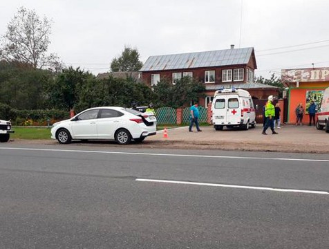 Уходя от столкновения с авто водитель покалечил двух пешеходов